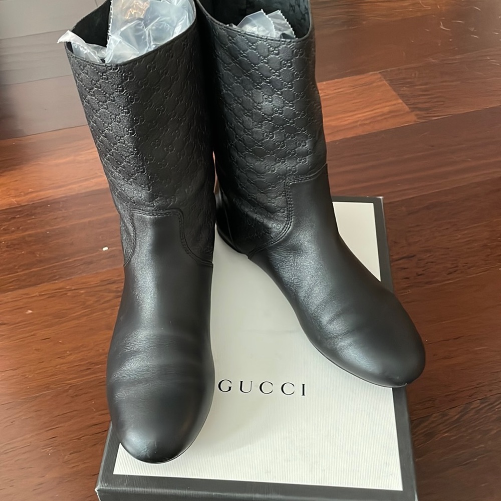 Gucci light leather boots. Authentic